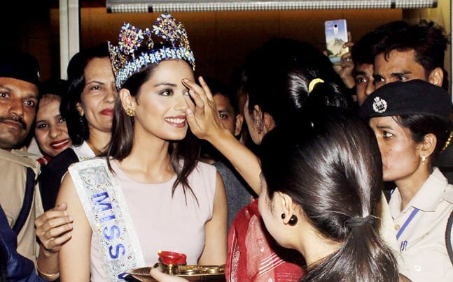 Miss World 2017 Manushi Chillar receives a grand welcome in India!